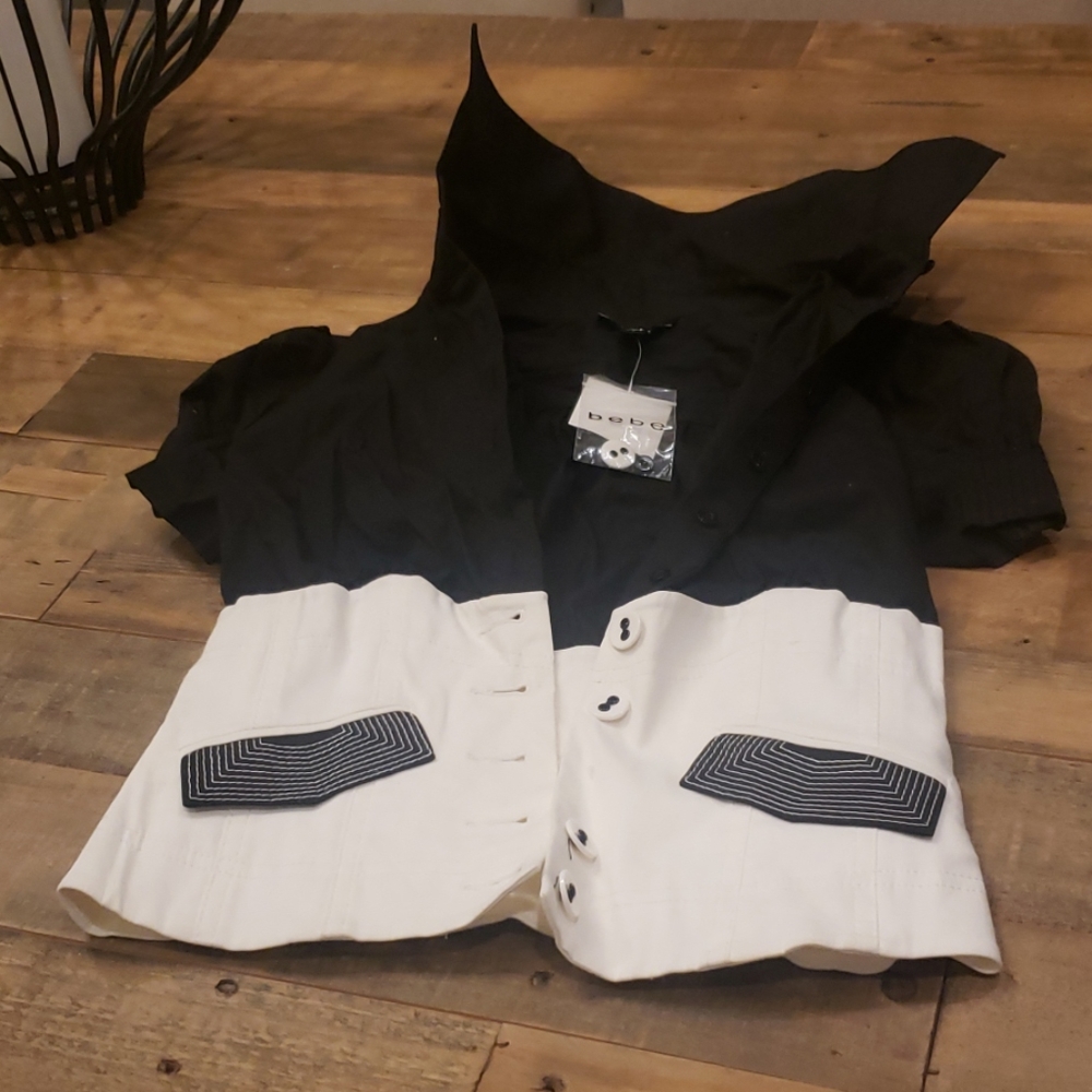 Bebe top. Brack with white